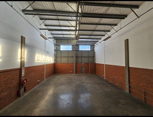 344M² WAREHOUSE TO LET IN LONGLAKE